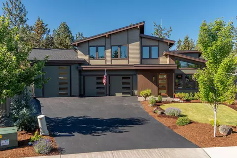 60995 SE Crane Peak Ct, Bend, OR 97702 photo 2