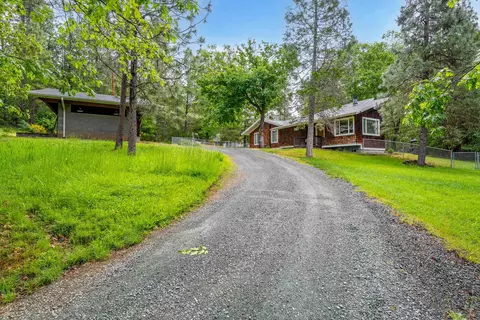 7320 W Evans Creek Rd, Rogue River, OR 97537