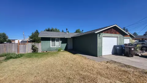 2926 SW 23rd St, Redmond, OR 97756