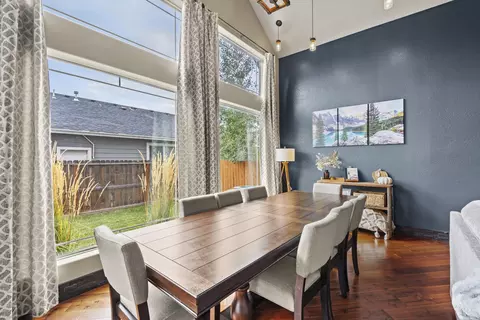 Dining - 871 Holley Way, Central Point, OR 97502 photo 1 of 1