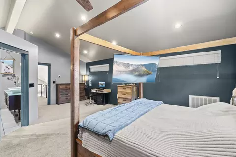 Bedroom - 871 Holley Way, Central Point, OR 97502 photo 2 of 4