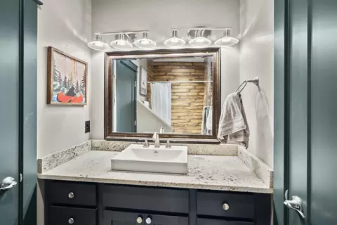 Bath - 871 Holley Way, Central Point, OR 97502 photo 3 of 5