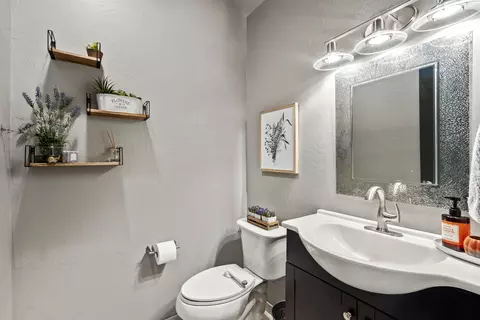 Bath - 871 Holley Way, Central Point, OR 97502 photo 5 of 5
