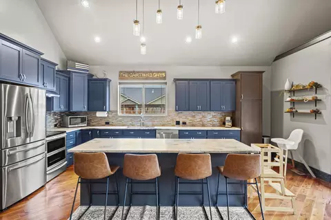 Kitchen - 871 Holley Way, Central Point, OR 97502 photo 1 of 3