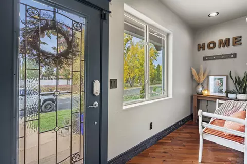Entry Way - 871 Holley Way, Central Point, OR 97502 photo 1 of 3