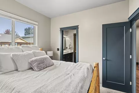 Bedroom - 871 Holley Way, Central Point, OR 97502 photo 4 of 4