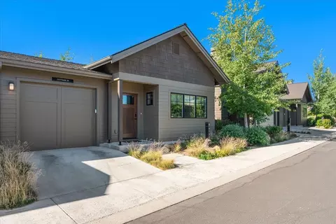 61273 Tetherow Dr #COTTAGE 26, Bend, OR 97702