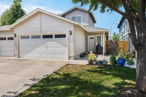 3160 Juniper Rdg #B, Medford, OR 97504
