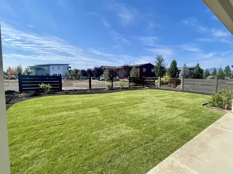 411 E Diamond Peak Ave, Sisters, OR 97759