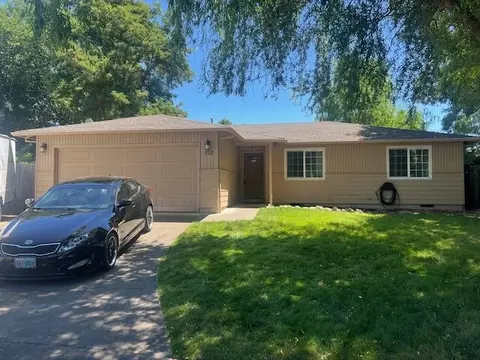 172 Woodbury Ct, Central Point, OR 97502