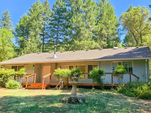883 Lakeshore Dr, Selma, OR 97538