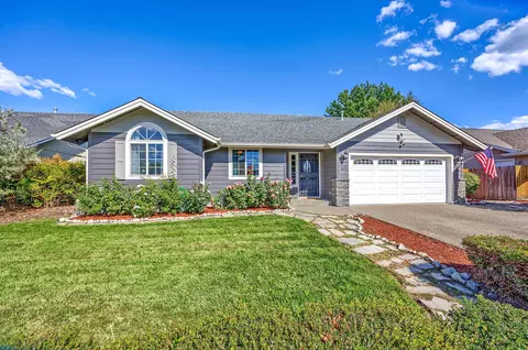 1675 Nunnwood Ln, Grants Pass, OR 97527