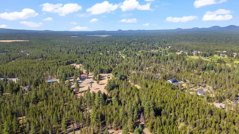 54880 Maple Dr, Bend, OR 97707 photo 2