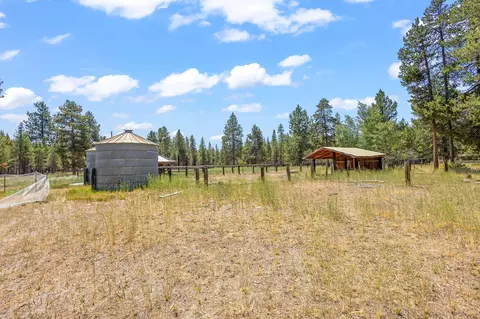 54880 Maple Dr, Bend, OR 97707 photo 19