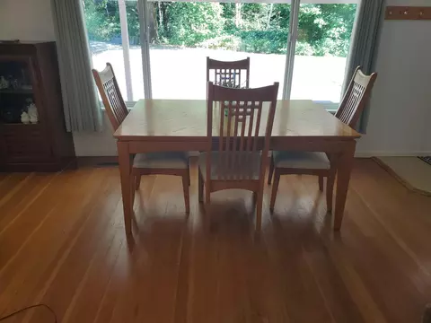 Dining - 753 Albert Ave, Glendale, OR 97442 photo 2 of 3