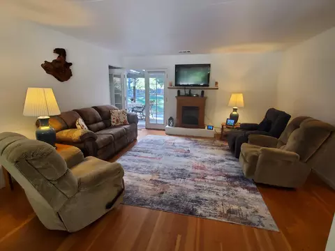 Living - 753 Albert Ave, Glendale, OR 97442 photo 1 of 2