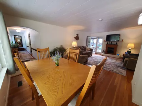 Dining - 753 Albert Ave, Glendale, OR 97442 photo 3 of 3