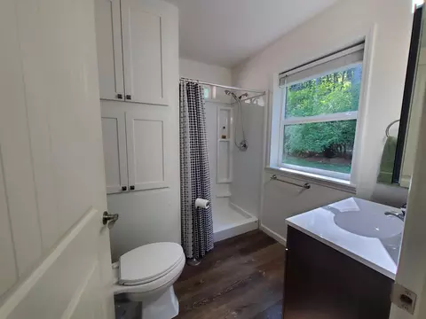 Bath - 753 Albert Ave, Glendale, OR 97442 photo 3 of 3