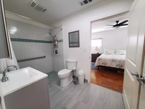Bath - 753 Albert Ave, Glendale, OR 97442 photo 2 of 3
