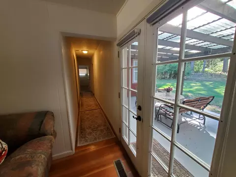 Entry Way - 753 Albert Ave, Glendale, OR 97442 photo 2 of 3