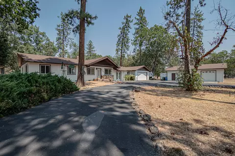 3388 Mcmartin Ln, Central Point, OR 97502
