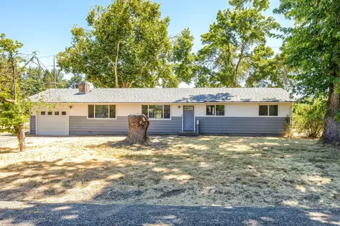 113 Glen Dr, Grants Pass, OR 97526