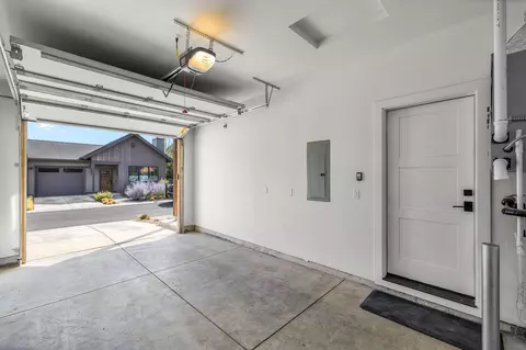 61301 Howe Way, Bend, OR 97702 photo 23