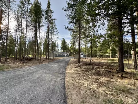 1965 Rector Dr, La Pine, OR 97739 photo 1