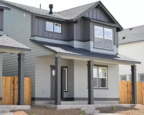 3544 NW 7th St, Redmond, OR 97756