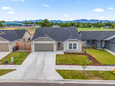 3626 Ford Dr, Medford, OR 97504
