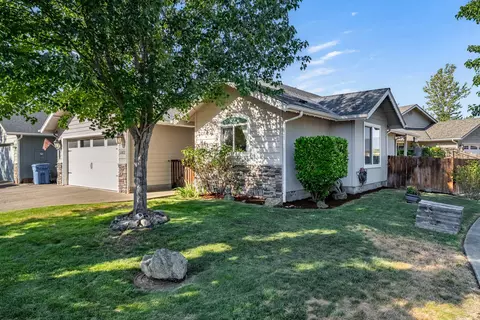 1283 Angler Ln, Grants Pass, OR 97527