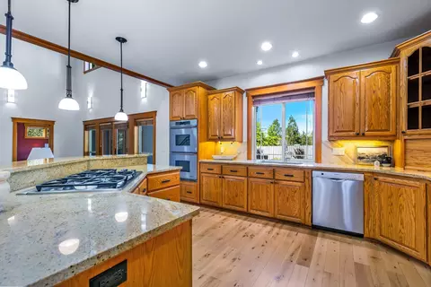 60829 Yellow Leaf St, Bend, OR 97702 photo 6