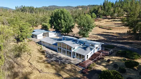 461 Sawyer Rd, Shady Cove, OR 97539
