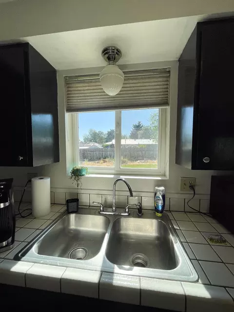 Kitchen - 3037 Clearbrook Pl, Malin, OR 97632 photo 2 of 6