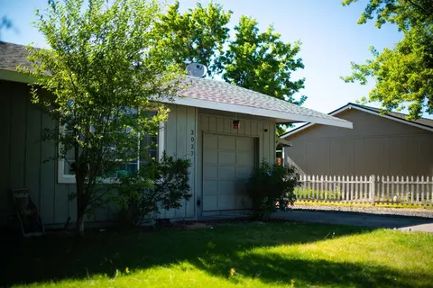 Exterior - 3037 Clearbrook Pl, Malin, OR 97632 photo 2 of 5