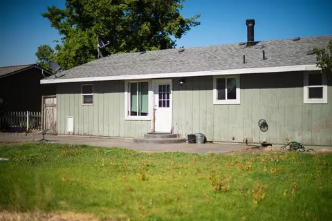Exterior - 3037 Clearbrook Pl, Malin, OR 97632 photo 3 of 5