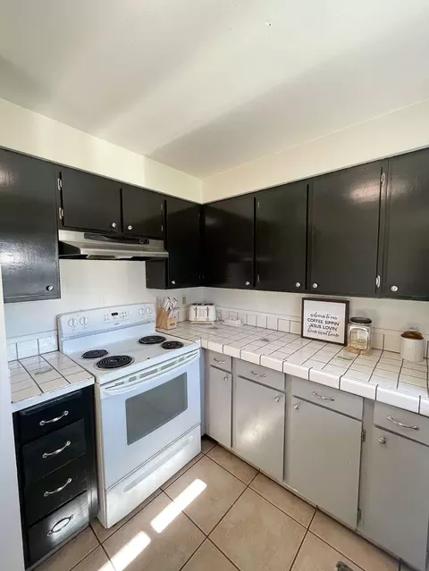 Kitchen - 3037 Clearbrook Pl, Malin, OR 97632 photo 4 of 6