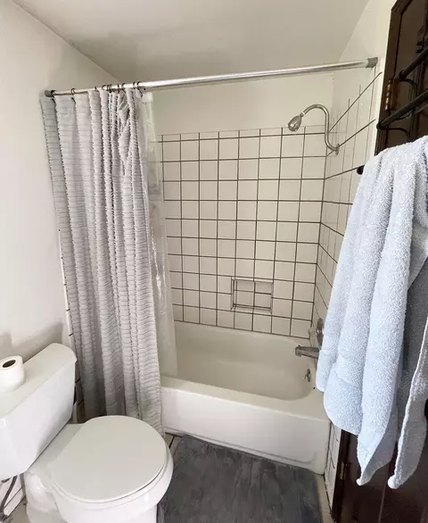 Bath - 3037 Clearbrook Pl, Malin, OR 97632 photo 1 of 2