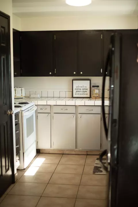 Kitchen - 3037 Clearbrook Pl, Malin, OR 97632 photo 6 of 6