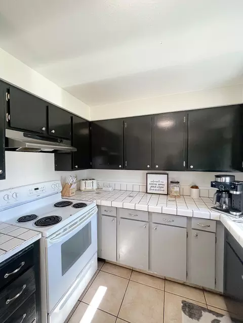 Kitchen - 3037 Clearbrook Pl, Malin, OR 97632 photo 3 of 6