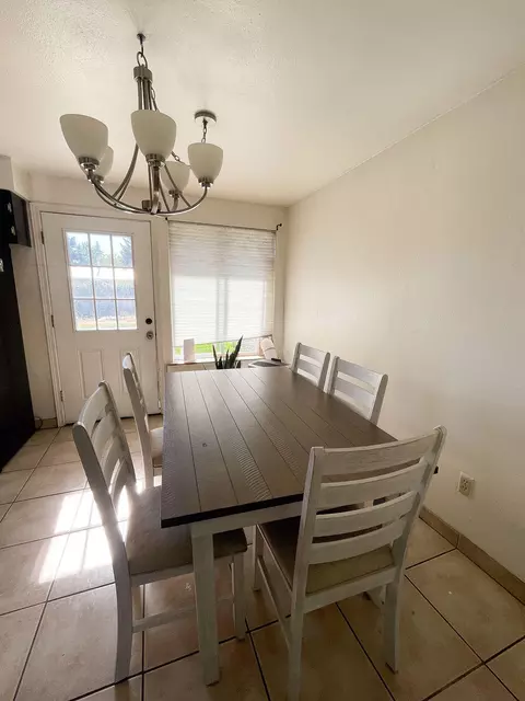 Dining - 3037 Clearbrook Pl, Malin, OR 97632 photo 2 of 2
