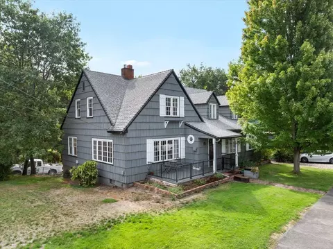 1449 NW Lawnridge Ave, Grants Pass, OR 97526