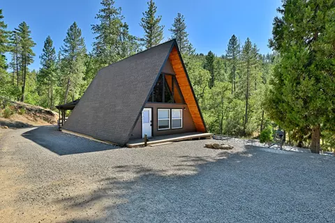 19186 Antioch Rd, White City, OR 97503