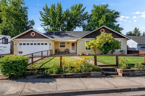 2308 Derry Ct, Medford, OR 97504