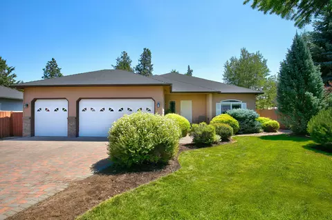 276 SE Soft Tail Dr, Bend, OR 97702