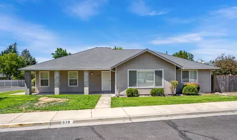 938 SW Princess Cir, Grants Pass, OR 97527
