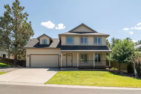 3616 SW Hillcrest Dr, Redmond, OR 97756