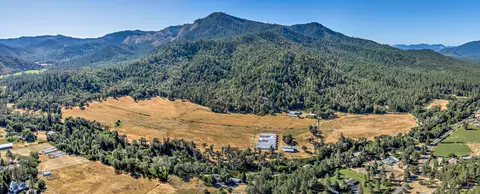 9820 Evans Creek Rd, Rogue River, OR 97537