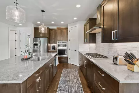 Kitchen - 60887 SW Headwaters Loop, Bend, OR 97702 photo 6 of 10