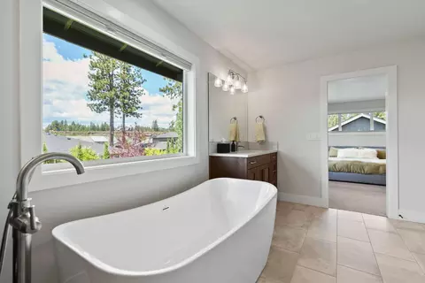 Bath - 60887 SW Headwaters Loop, Bend, OR 97702 photo 5 of 13